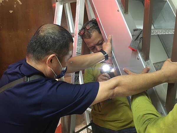 大高雄不動產商業同業公會投身公益，替一名弱勢孤女修繕破陋老宅，讓她有個舒適的窩居。圖／大高雄不動產商業同業公會提供