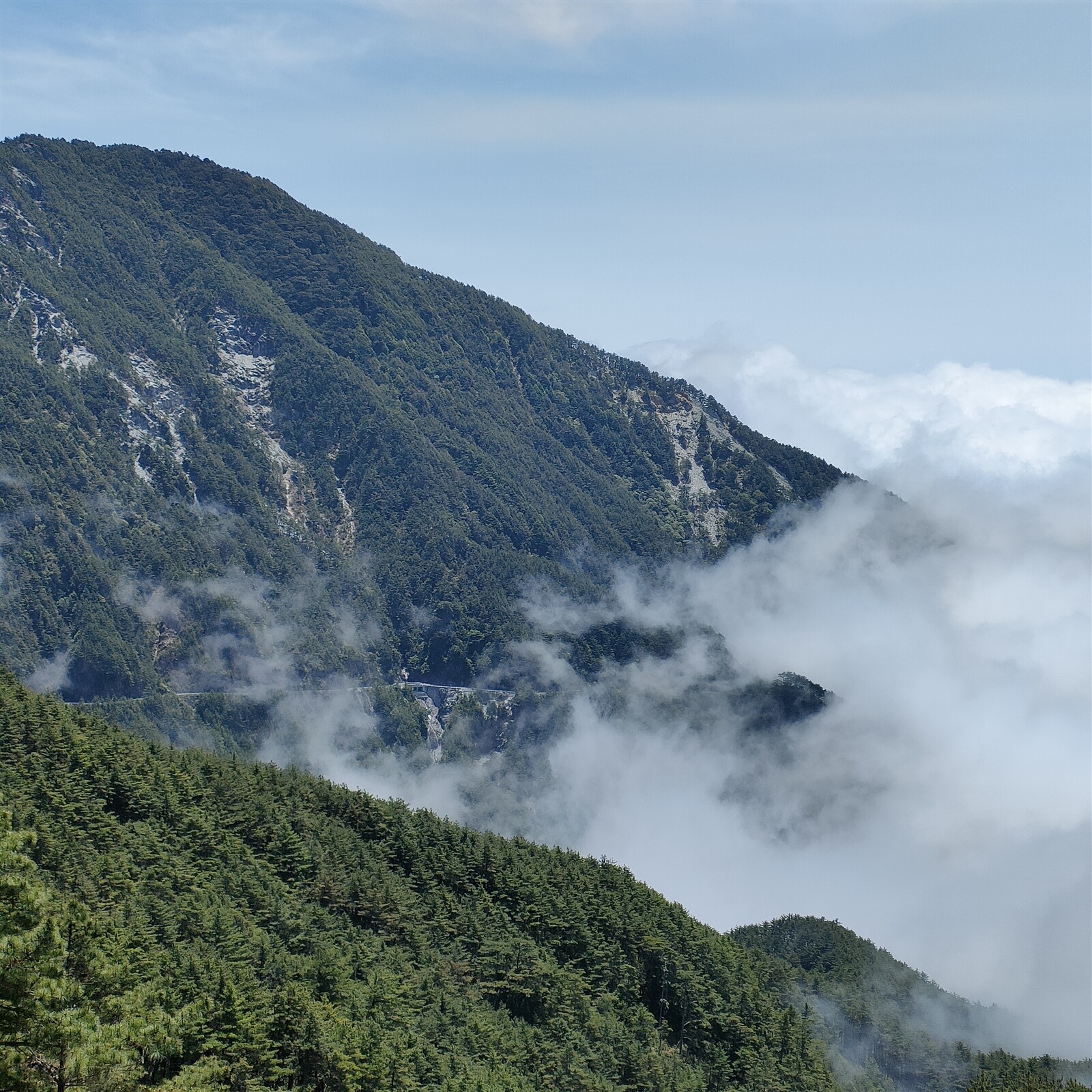 首波冷氣團周六報到，不排除高山地區降雪。記者尤聰光／攝影 