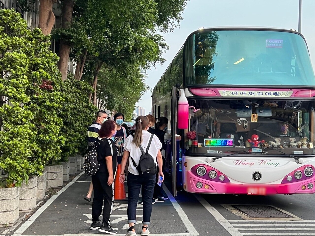 疫情趨緩、旅遊業復甦,卻面臨遊覽車缺司機的窘境,示意圖,人物與新聞無關。圖/聯合報系資料照片