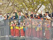 壽山動物園試營運　陳其邁伴兒童遊園