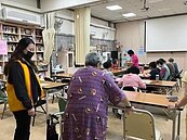 仁福里里長吳肇輝－銀髮摺紙活動