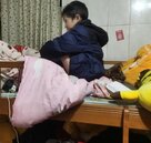 6歲仍穿尿褲...深圳男童蝸居從未外出　母親、外婆不願送上學