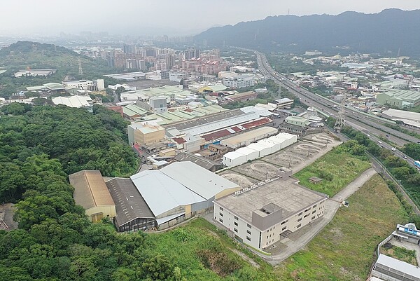 鶯歌緊鄰桃園龜山及八德兩個重要的產業聚落，同時享有新北人口紅利、桃園產業群聚兩大利基，近年逐漸吸引工業廠商的目光。圖／高力國際提供