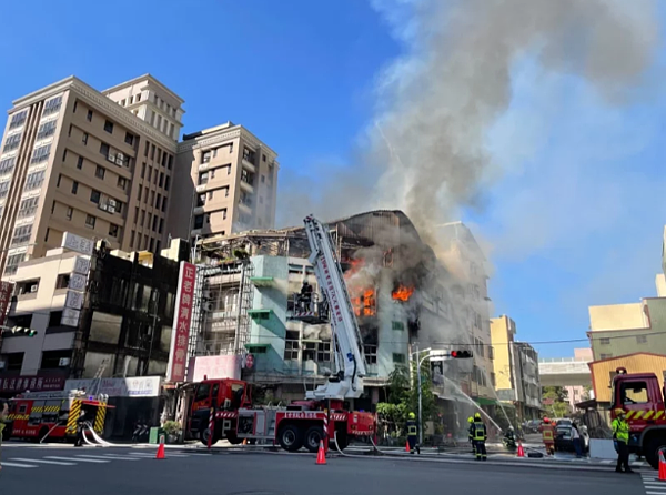 台中市南區一家老牌排骨麵店,在今天上午傳出火警。圖/讀者提供