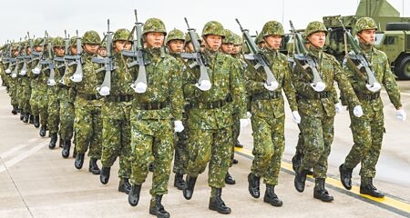 
役期是否要延長舉國關注，台灣民意基金會20日公布最新民調，7成3民眾同意台灣役男服役至少要1年才合理。圖為空軍防空暨飛彈指揮部隊。（本報資料照片）
