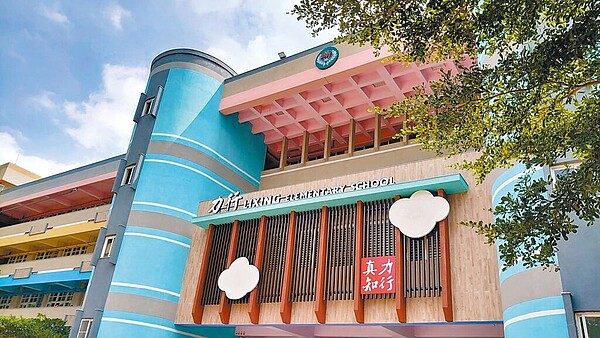 台北市力行國小發生2名學童誤喝餿水湯的重大食安事件,校方21日開放家長可隨時辦退費、退餐。(摘自力行國小臉書)