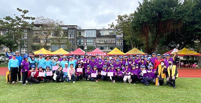 第二屆北教大校友盃槌球錦標賽在民權公園熱鬧開打,透過競賽切磋球技更能促進身心健康。