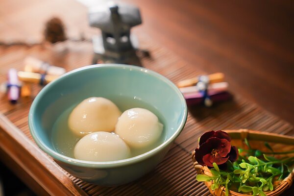 冬至即將到來,家家戶戶吃湯圓,但湯圓為糯米製品,是高澱粉、高油與高糖的組合,吃太多恐衝擊健康。圖/台北慈濟醫院提供