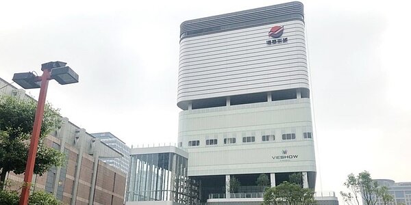 遠百提前預告兔年福袋全台將發出9,826袋,最大獎是16.8萬元商品券。圖/遠百提供