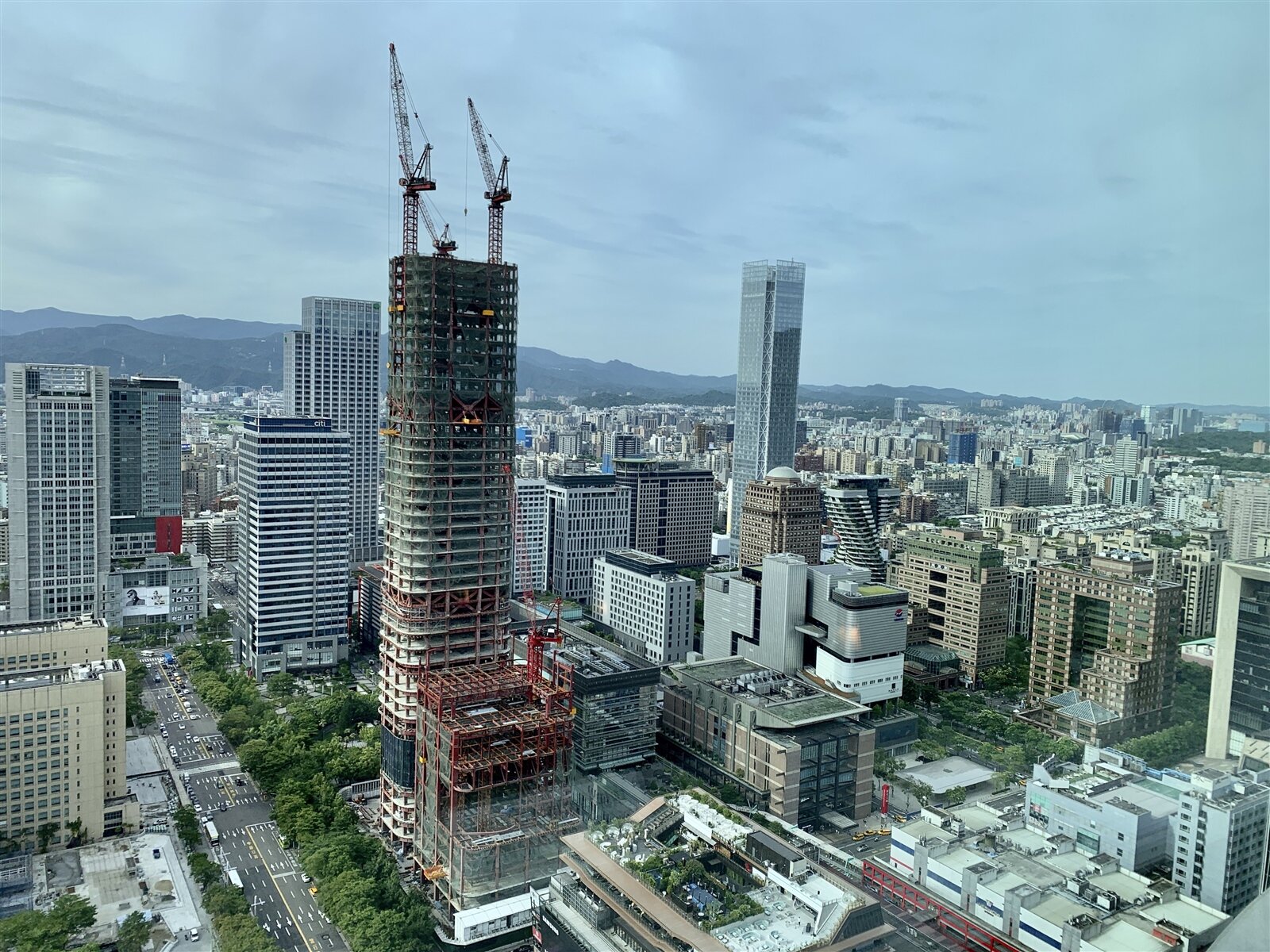 央行22日公布,11月五大銀行新增房貸利率連12漲至1.851%,創近七年新高。(本報系資料庫)