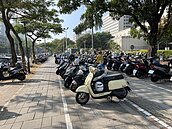 最快明年中恢復人行道違停檢舉　不讓行人、惡意逼車都將調高罰鍰