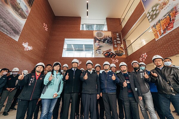 楊梅區公所行政大樓預計112年1月竣工,結合停車空間、商店,打造多功能洽公環境。圖/桃園市政府提供