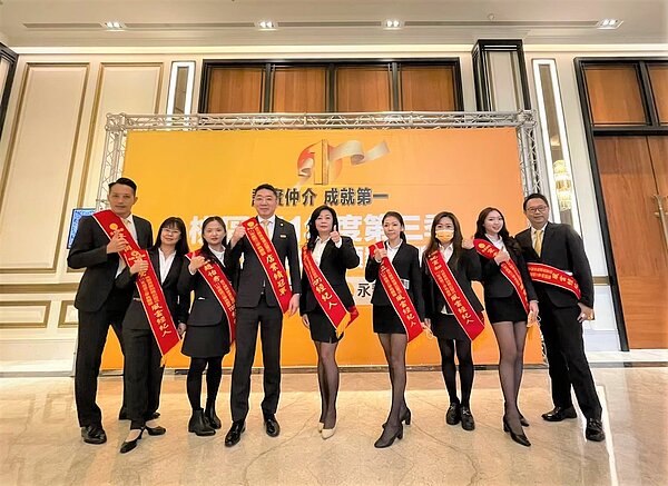 自其他品牌轉招的永義房屋趙儀君店東,僅用8個月的時間便累積1億元業績,其中聯賣業績就高達6千萬圖/永慶房產集團提供