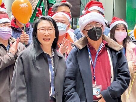 
威盛董事長陳文琦（右）與宏達電董事長王雪紅（左）共同出席耶誕慶祝活動。圖∕蘇嘉維
