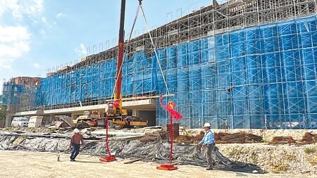 台東縣立圖書館昨日舉行上梁典禮。(蔡旻妤攝)