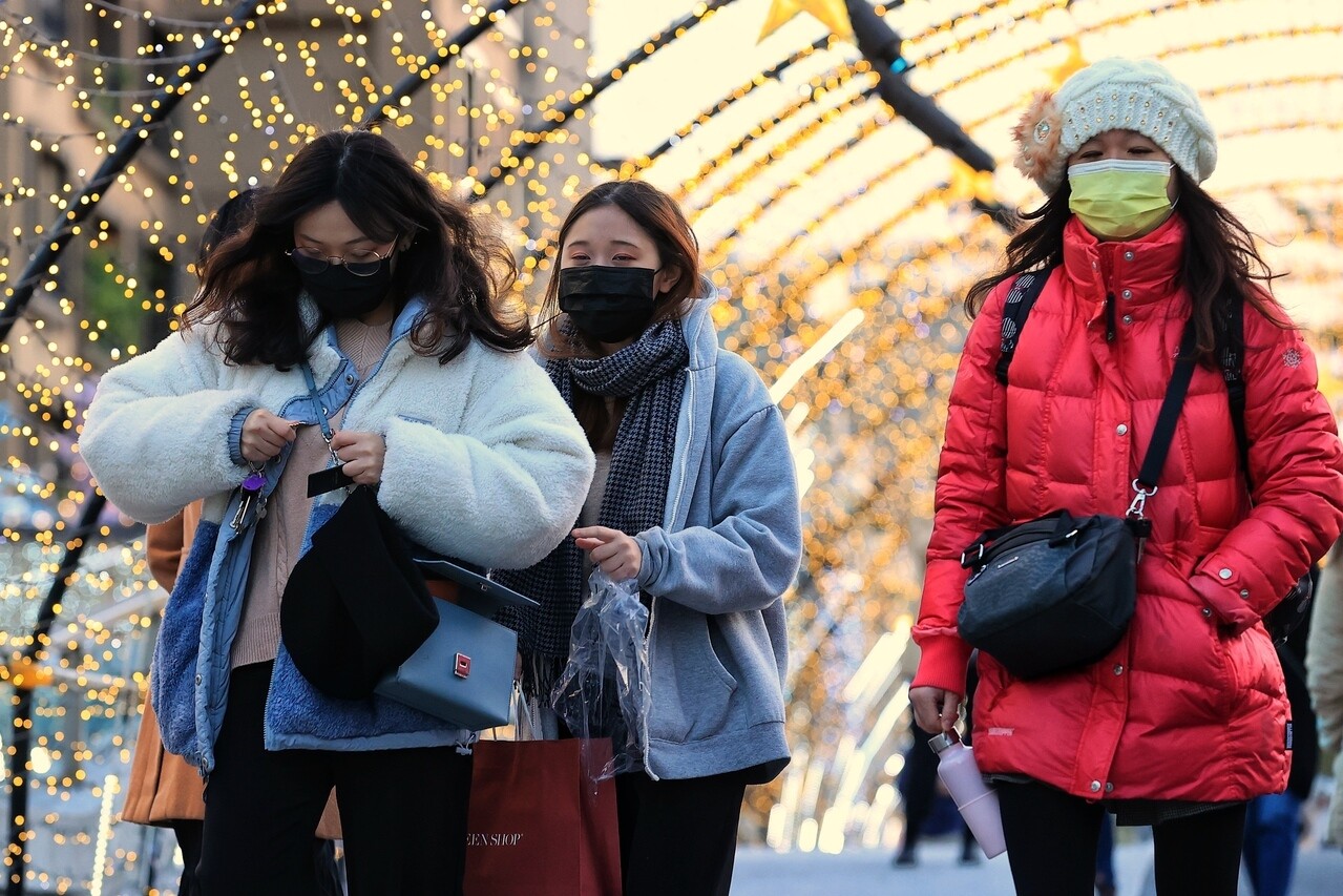 今明兩天各地都是穩定的好天氣，東半部有時雲量較多，西半部則是陽光普照。北台灣仍然偏冷。記者林伯東／攝影 