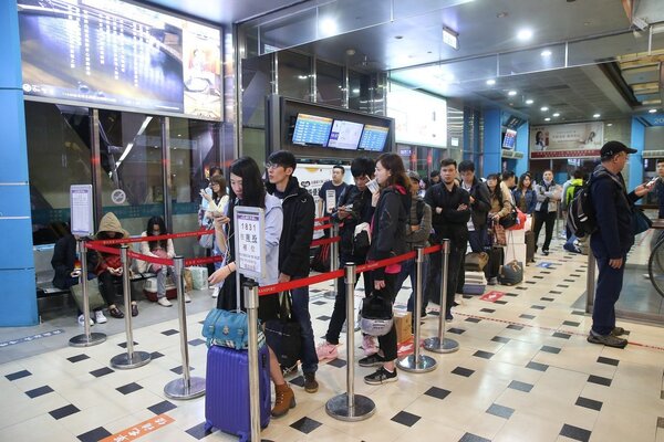 台北轉運站明年起提供遊覽車接駁服務。圖／聯合報系資料照