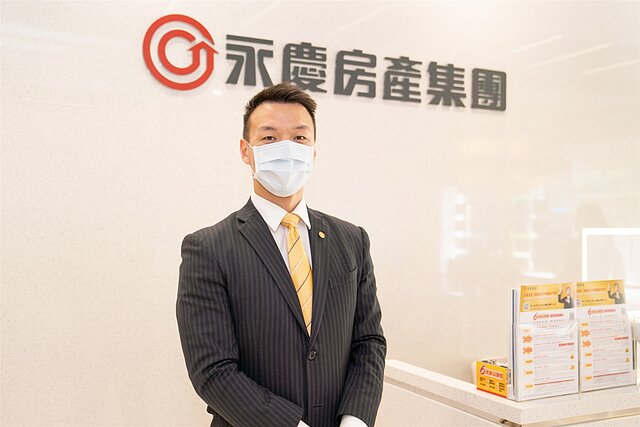 永慶房屋人資部協理塗振宏建議資訊科系新鮮人,找工作的時候務必注意新公司的「團隊交流風氣」和「員工培訓規劃」,才能真正找到好工作。