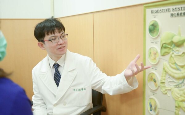 台北慈濟醫院胃腸肝膽科醫師陳至翔。照片來源：台北慈濟醫院