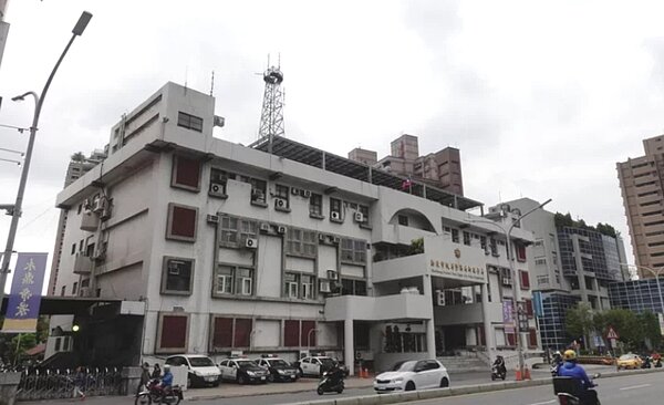 新北市新莊區驚傳獨居男子死在家中,遺體慘遭7隻狗啃食頭部,案情由新莊警分局調查中。圖/聯合報系資料照片