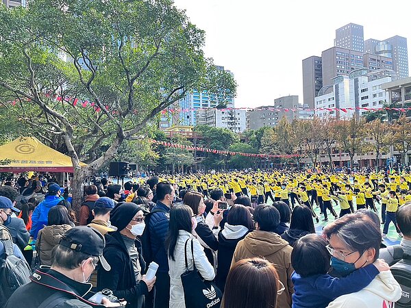 台北市大安區建安國小高年級學生大會操表演,展現青春活力。圖/永慶房產集團提供