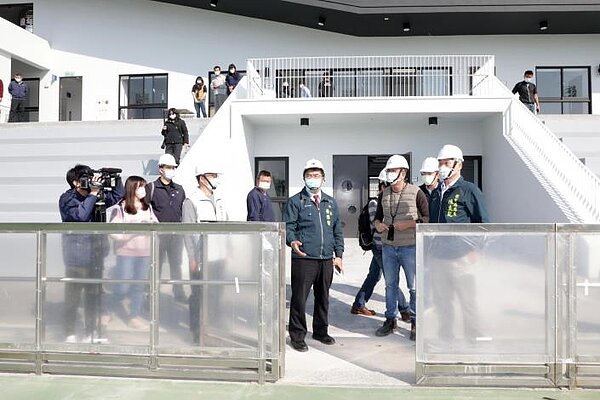 打造南市競速溜冰培訓基地,標準競速溜冰場工程近完工。圖/台南市政府提供