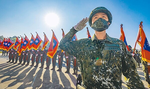 蔡英文總統今天在總統府召開國安高層會議,義務役拍板延長至1年,將適用「94年次」出生役男。(軍聞社)