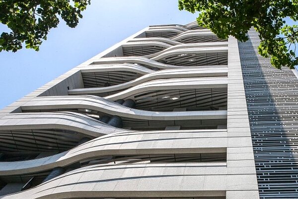 華固建設(2548)今(27)日公告以總價28.2億元向正大纖維取得台北市北投區奇岩段五小段525等7筆地號(含舊建物)各30%持分。房市示意圖/華固建設提供