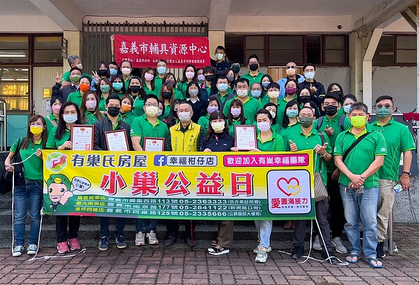 在跨品牌聯賣助攻下,有巢氏房屋陳俊夏店長團隊全年業績衝破6,200萬元。圖/永慶房產集團提供