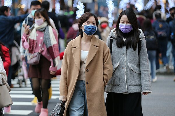 今天起至周日受東北季風影響，北、東偶雨，新竹以南晴朗穩定；無冷空氣，北台灣因雲多而稍涼，中南部舒適微熱、早晚涼。聯合報系資料照片