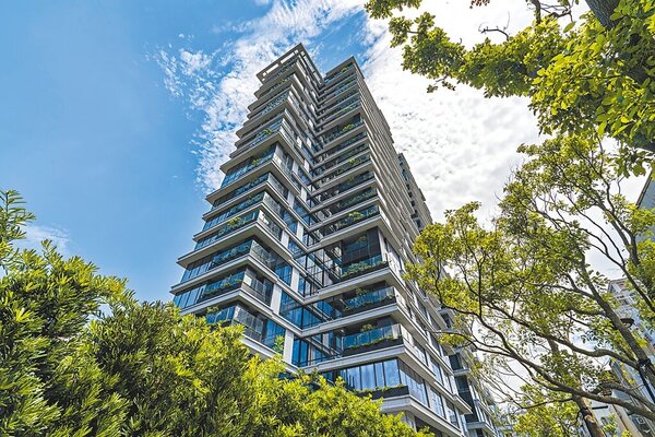 潤泰新指標建築美學代表作「潤泰敦峰」，在實價登錄最高單價近240萬元。（業者提供）
