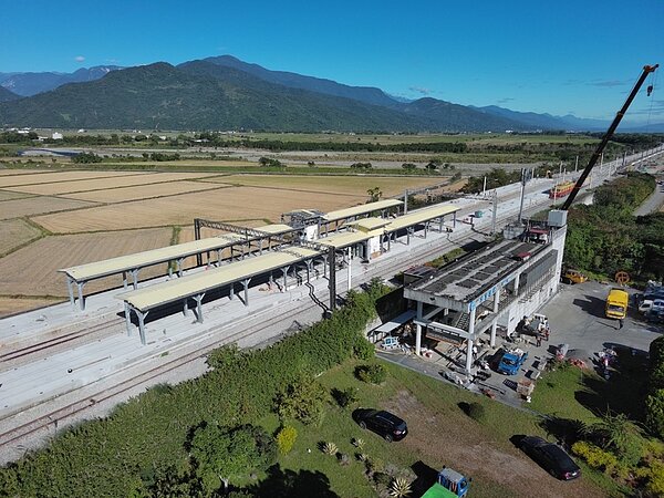 臺鐵玉里至東里間鐵路及東里車站緊急搶修復原。圖/台鐵提供