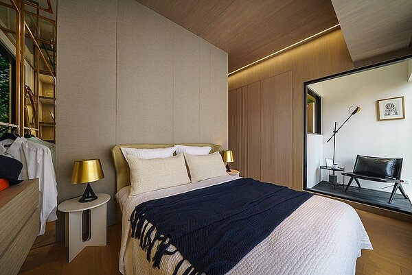 2房、3房的主臥室都有一個「小陽台」空間,讓住戶享有一方寧靜又自在的地方。圖/明志書苑提供