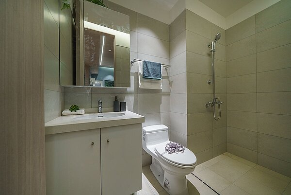 衛浴採用知名品牌TOTO。圖/明志書苑提供