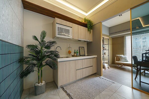 配備、建材到位,廚房部分使用櫻花牌三機。圖/明志書苑提供