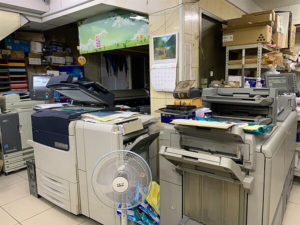 新鑫印刷品行印刷機。圖/林若瑋攝影