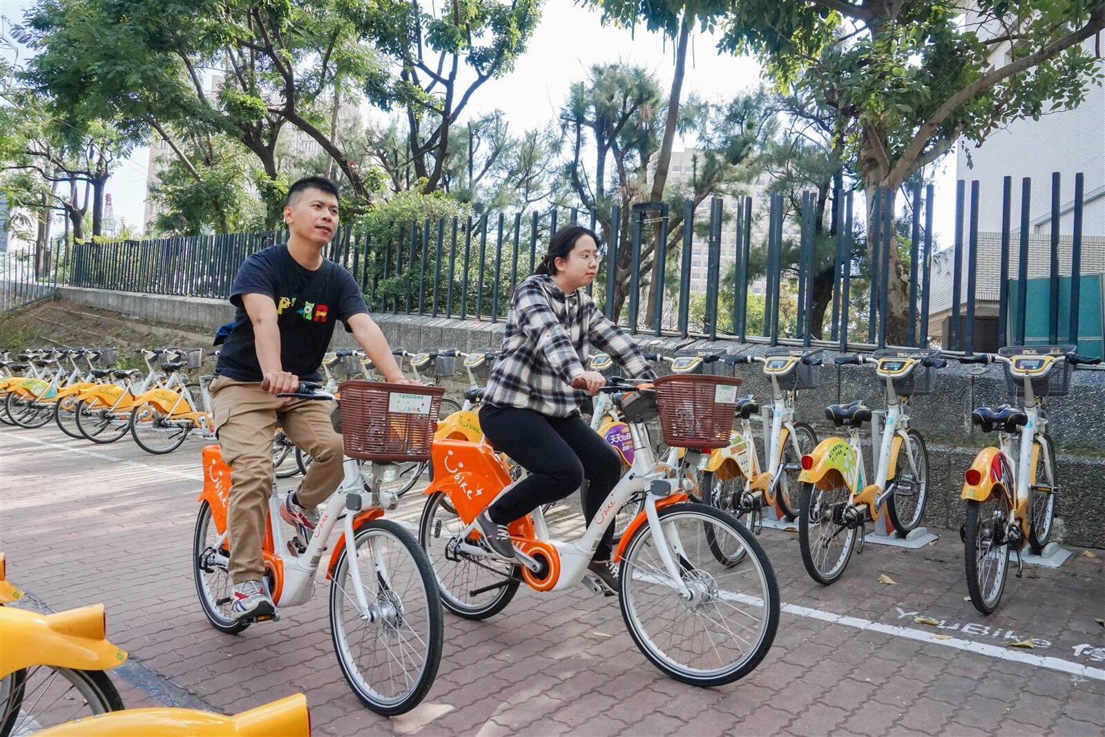 高雄YouBike2.0迄今已突破2500萬人次使用，市府宣布學生優惠延長至明年底。記者林巧璉／攝影 