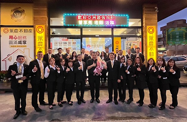 以誠實理念為核心精神服務客戶,讓永慶不動產許文泰團隊平均每2天就成交一件,創造8千萬業績。圖/永慶不動產提供