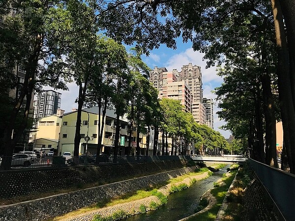 貸不到8成試試改跟「它」辦 過來人:有機會比銀行優 首購族年齡越來越老了。圖/好房網News記者黃暐迪攝影
