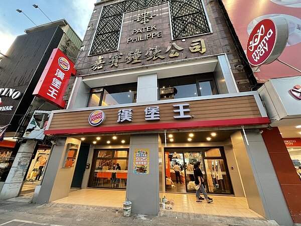 台灣漢堡王於2023年1月4日起,調整部分通路餐點價格與菜單,平均漲幅約5.8%。記者林伯驊/攝影