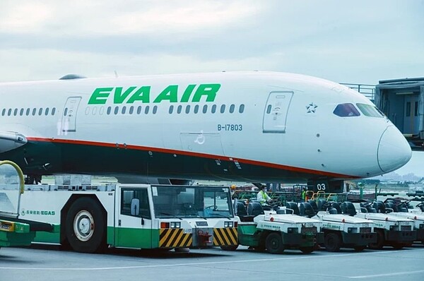 長榮航勤部分員工臨時請假,致使航班作業人力較為吃緊。長榮航勤表示,目前延誤狀況已逐漸舒緩,對於造成旅客的不便,深感歉意。記者黃仲明/攝影