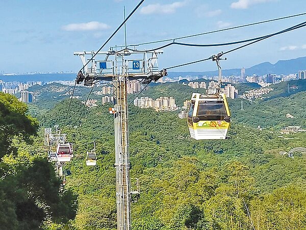 元旦連假民眾可搭台北捷運到動物園站,轉乘貓空纜車到貓空山區健走。(台北捷運公司提供/楊亞璇台北傳真)