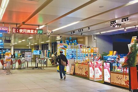 
中捷公司招商的台灣好禮協會「好禮幸福館」2022年底也已在市政府站開幕，只要出站就能買到台中知名伴手禮。（張亦惠攝）
