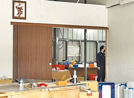 去年12月29日高雄市大寮區發生行刑式槍決案,槍手在製毒工廠內槍殺同夥,造成1死1傷。警方在現場查獲毒品K他命以及製毒用品等證物。(本報資料照片)