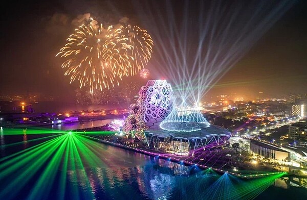 絢爛的大港花火在港都綻放。圖/高雄市政府提供