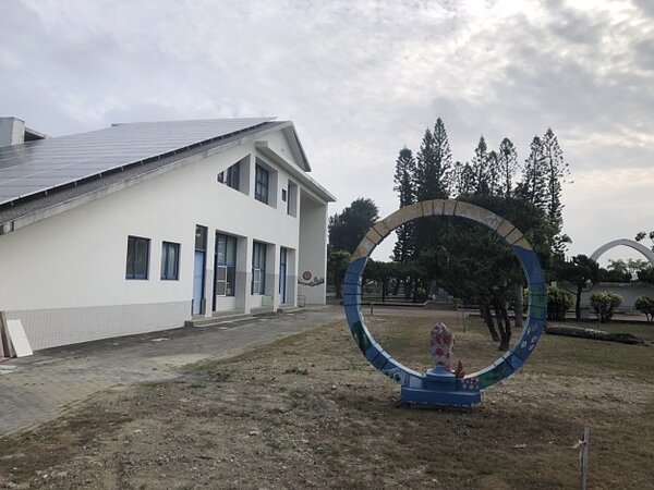 因學生逐年減少，位於七股區的後港國中自110學年度起停辦，改為佳里國中後港校區。圖／台南市府提供