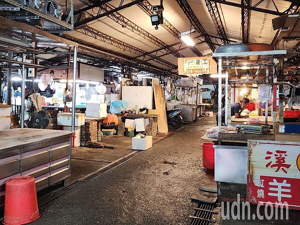 南投草屯大觀市場商圈「榮興市場」是當地重要早市，今年5月底將熄燈。記者賴香珊／攝影 