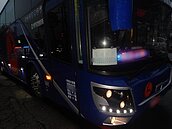 台中男子蹲路旁　遭大客車撞上昏迷