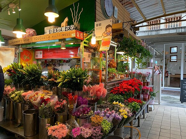 「馨都,如您意」花苑位於三水市場內 。圖/林若瑋攝影