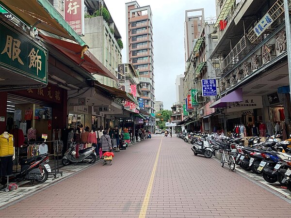 萬華服飾街區。圖/林若瑋攝影